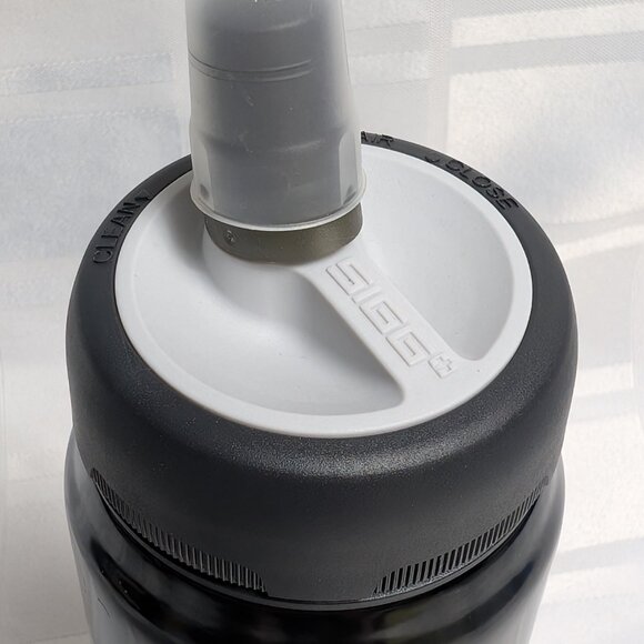 SIGG SWISS MADE METAL WATER BOTTLE SPORTS 0.6 LT BLACK AND WHITE LIDDED SPORTS - Picture 5 of 12